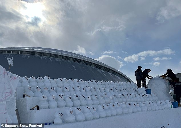 مجموعة من رجال الثلج الصغار المثيرين للتساؤل في موقع تسودومي
