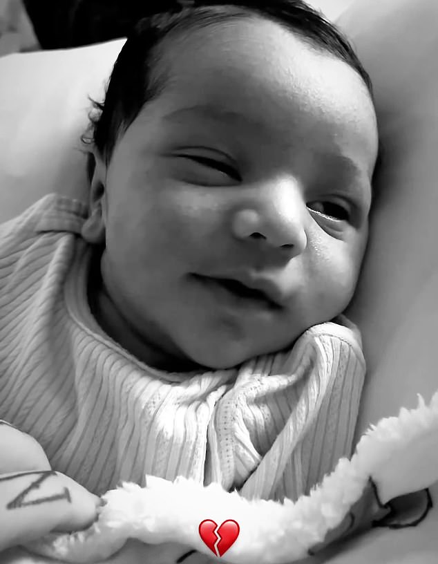 شاركت Veruca مقطع فيديو مفجعًا لابنها حديث الولادة كاش وهو يبتسم لها