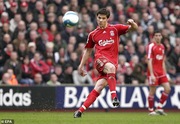 ولعب ألونسو مع ليفربول بين عامي 2004 و2009 قبل أن يغادر للتوقيع مع ريال مدريد