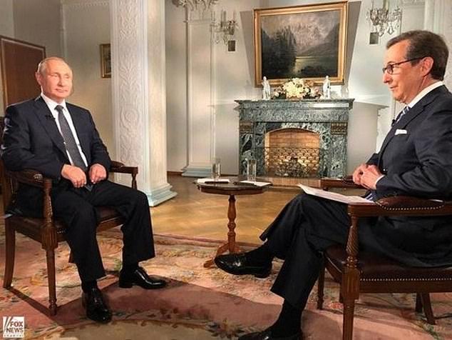 تم تصوير بوتين في عام 2018 وهو يتحدث إلى مضيف قناة فوكس نيوز كريس والاس