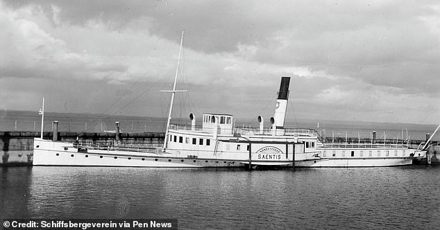 إن سفينة Säntis، التي تظهر هنا وهي لا تزال في الخدمة، هي في الواقع أقدم من سفينة Titanic، حيث تم تشغيلها قبل 20 عامًا من غرق سفينة Titanic