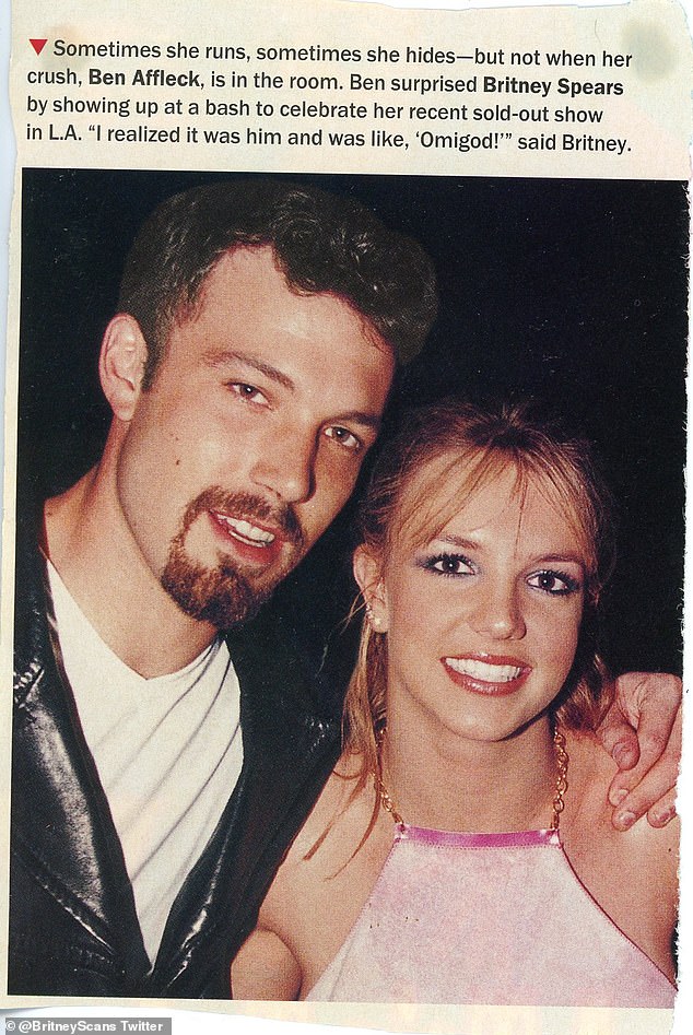 قصاصة من مجلة تحتوي على نفس صورة بريتني مع أفليك.  ويعتقد أن الصورة التقطت في عام 1999.