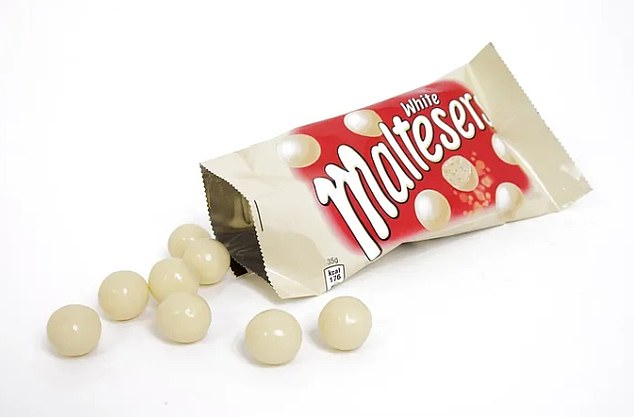 تم تقديم مالتيزرز الشوكولاتة البيضاء لأول مرة في عام 2003 كمنتج موسمي محدود الإصدار