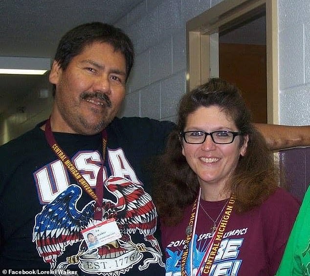إيرا ووكر، في الصورة على اليسار، توفي بسبب الفطار البرعمي في عام 2020. وقالت زوجته لوريلي، التي تظهر على اليمين، لموقع DailyMail.com إنها لا تزال لا تعرف كيف مرض