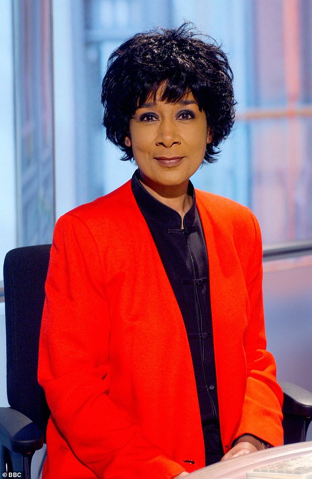 كانت مويرا مذيعة أخبار في بي بي سي حتى تقاعدت في عام 2007