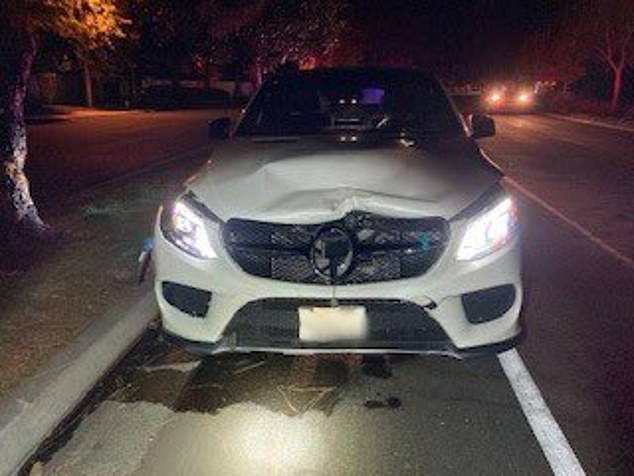 تم تصوير سيارة غروسمان المرسيدس ذات الدفع الرباعي البيضاء بعد لحظات من الحادث
