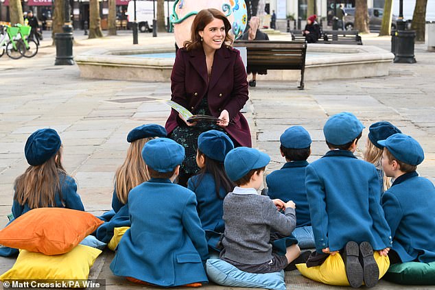 وتحدثت ابنة أخت الملك، 33 عامًا، مع الأطفال من مدرسة جاردن هاوس في Little Egg Hunt التابعة لعائلة Elephant Family في سلون سكوير، لندن، يوم الخميس.