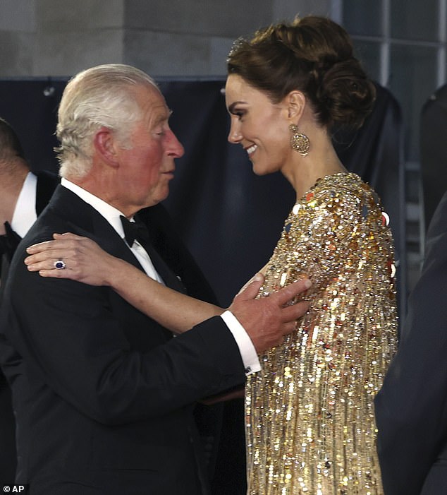 لطالما كان للملك تشارلز علاقة وثيقة مع كيت، أميرة ويلز (في الصورة في العرض العالمي الأول للفيلم الجديد من سلسلة أفلام جيمس بوند 