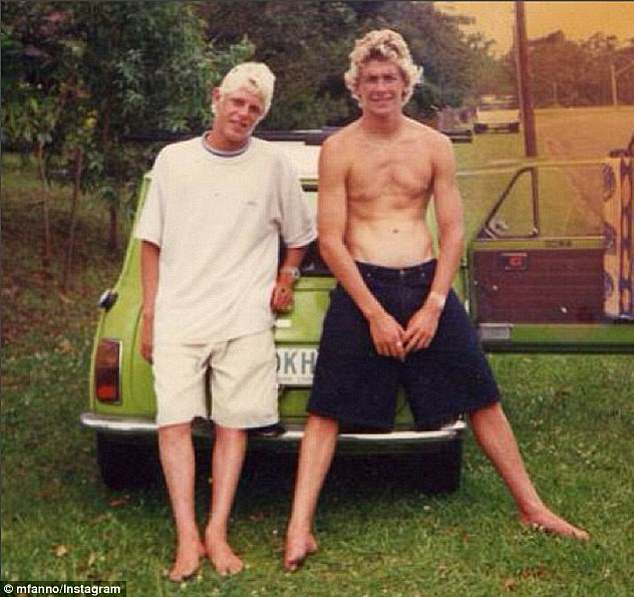 ميك فانينغ (يسار) في الصورة مع شقيقه الأكبر شون، الذي توفي في حادث سيارة عام 1998