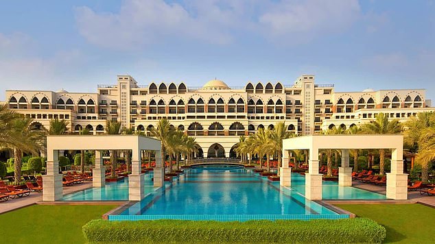 فندق جميرا زعبيل في دبي، حيث يقيم الأطفال مجانًا خلال فترات الراحة بين 31 مارس و10 أبريل
