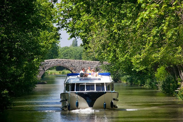 يقدم Le Boat رحلة بالخدمة الذاتية في الألزاس واللورين