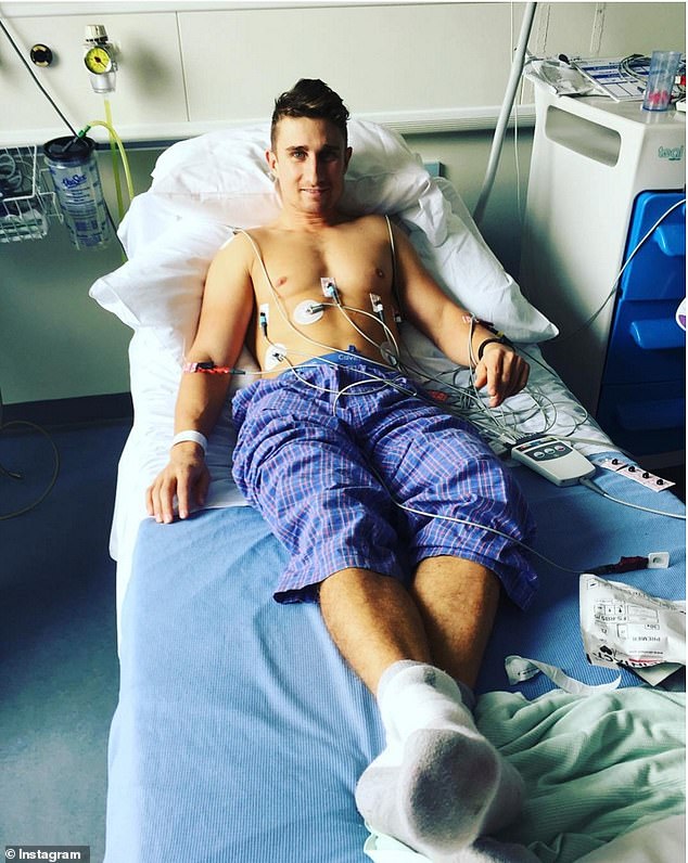 تايلور في المستشفى بعد إصابته باعتلال عضلة القلب الأيمن في البطين الأيمن لأول مرة في عام 2016