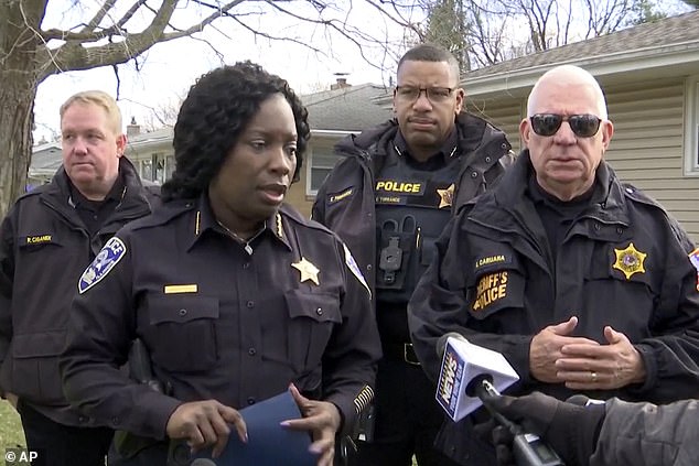 رئيسة شرطة روكفورد كارلا ريد تتحدث مع وسائل الإعلام بعد حادث الطعن