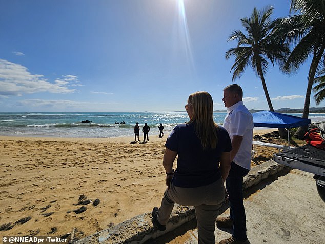 يأتي ذلك في الوقت الذي حذر فيه المسؤولون في بورتوريكو من أن التيار قوي بشكل خاص في الوقت الحالي، حيث يصل ارتفاع الأمواج إلى 12 قدمًا.