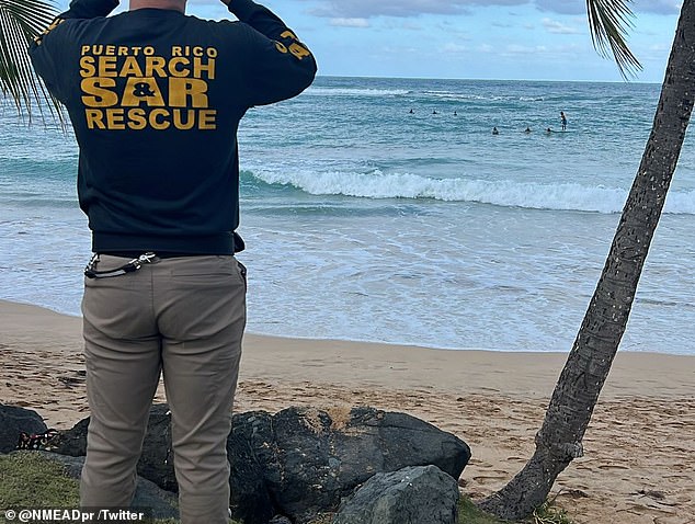 تم إطلاق مهمة الإنقاذ بعد ساعات فقط من وفاة سائح أمريكي آخر أثناء محاولته إنقاذ أطفاله من الأمواج الخطرة