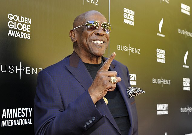 وكان النجم التمثيلي، الذي تم تصويره وهو يبلغ من العمر 79 عامًا في احتفال ما قبل حفل توزيع جوائز غولدن غلوب في عام 2016، معروفًا أيضًا بنشاطه المناهض للعنصرية.