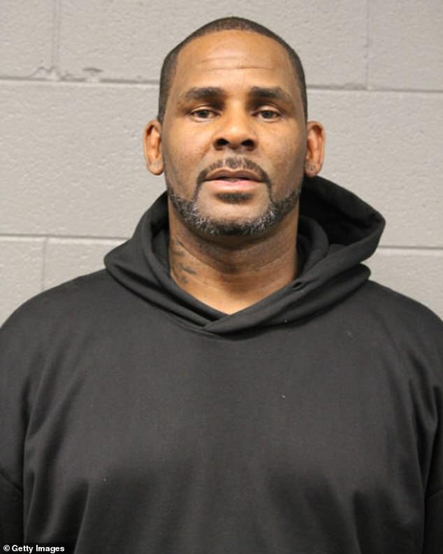 تم تصوير كيلي هنا في صورته في شيكاغو بعد اعتقاله في 22 فبراير 2019