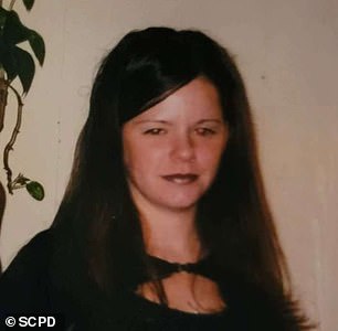 اختفت فاليري ماك، 25 عامًا، في صيف عام 2000 تقريبًا. وتم العثور على رفاتها في شهر سبتمبر من ذلك العام، وتم اكتشاف المزيد من الرفات بعد 11 عامًا تقريبًا