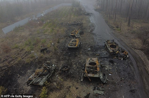 أفاد وزير الدفاع الأوكراني أيضًا أنه في الفترة ما بين 24 فبراير 2022 و16 فبراير 2024، فقدت روسيا ما يقرب من 6465 دبابة و12129 مركبة قتالية مدرعة و9641 وحدة مدفعية و984 نظام إطلاق صاروخي متعدد.