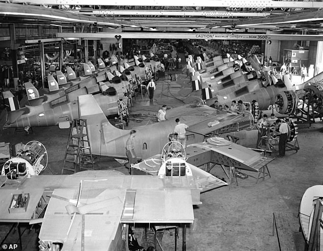 عملت شركة نورثروب جرومان على جزء مساحته 600 فدان من بلدة لونغ آيلاند الصغيرة من حوالي عام 1954 حتى عام 1994. وخلال هذا الوقت، قامت الشركة بتصميم واختبار وتصنيع نماذج أولية للطائرات لصالح البحرية الأمريكية ووكالة ناسا.