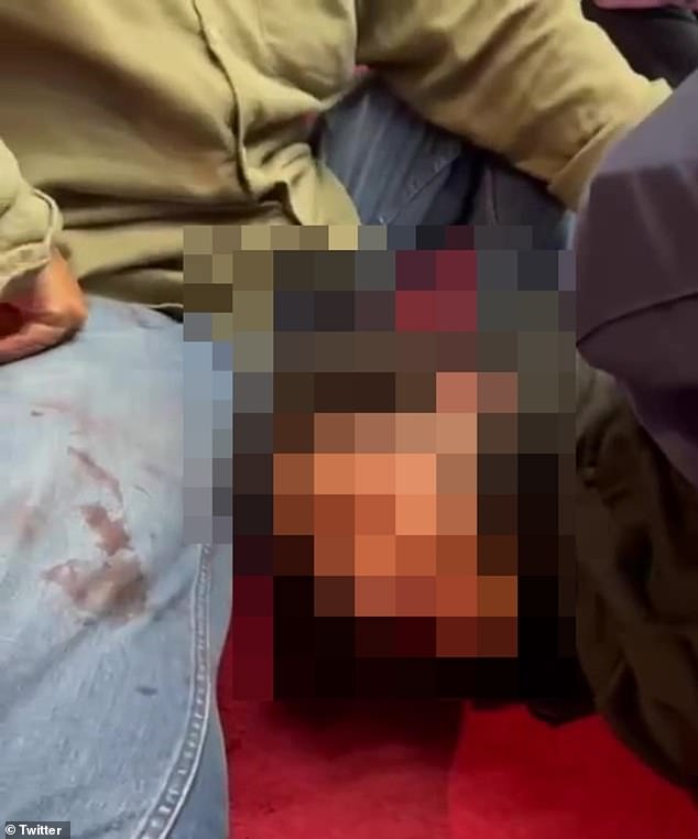 وقد صنفت الشرطة الرجل السكين المزعوم (في الصورة وهو مثبت على الأرض) على أنه إرهابي مزعوم