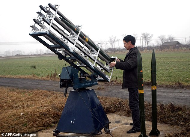 وفي الصين، تم إطلاق صواريخ تحتوي على عوامل زرع البذور على السحب كبديل لطائرات زرع البذور