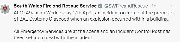 وأكدت خدمة الإطفاء والإنقاذ في جنوب ويلز أنها حاضرة في الحادث، مع وجود وحدة قيادة في الموقع لإدارة العملية