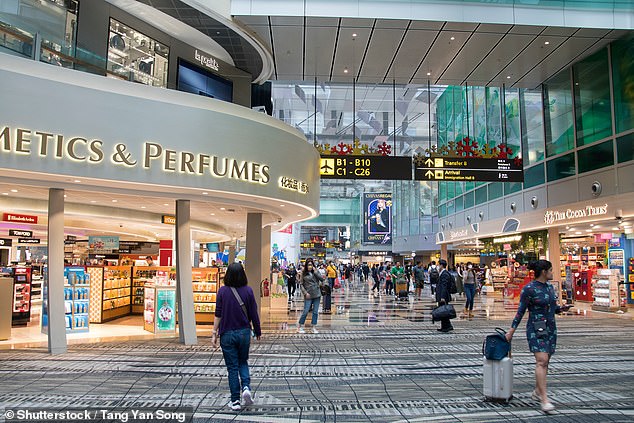 مطار شانغي سنغافورة المتوج بالأفضل في العالم عام 2023 يحتل مكانة الميدالية الفضية بشكل عام هذا العام