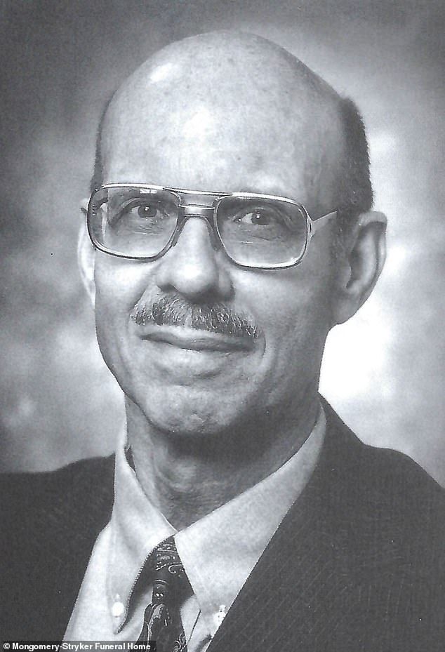 أصبح الدكتور ليو سبرينكل، عالم النفس في جامعة وايومنغ، متورطًا في عملية التنويم المغناطيسي للمختطفين الفضائيين