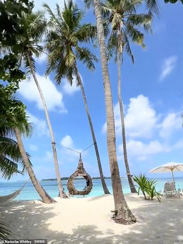 المنظر من المكان الذي كان الصديقان يقيمان فيه في ثولوسدو في جزر المالديف