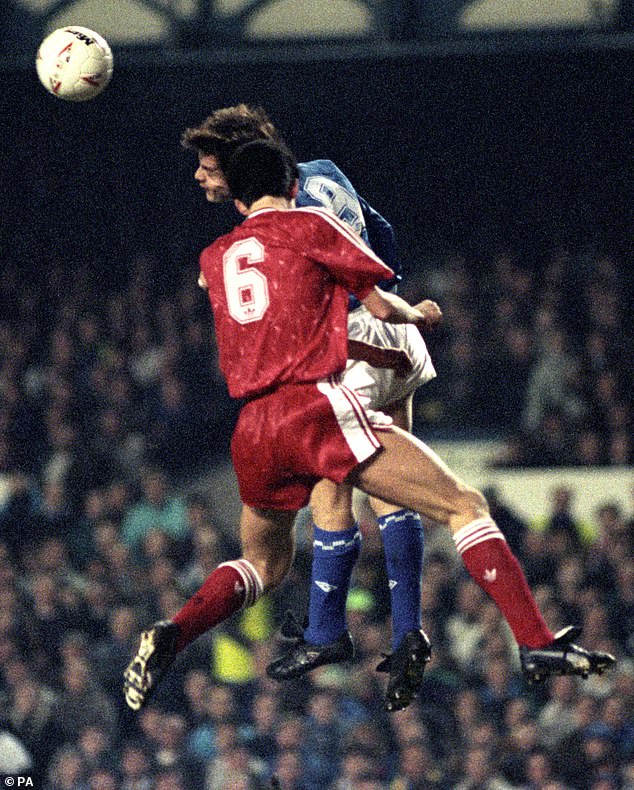 قاتل إيفرتون أربع مرات ليتعادل أمام ليفربول في ديربي ميرسيسايد عام 1991