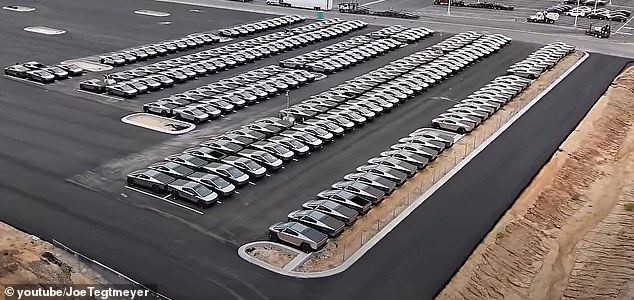 تم رصد المئات من سيارات Cybertrucks وهي تتكدس في مصنع Tesla Gigafactory في تكساس بينما ينتظر العملاء تسليمها