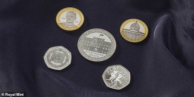 تذكارية: لن يتم تداول عملة دورة الألعاب الأولمبية باريس 2024، أسفل اليمين، وهي متاحة فقط كجزء من مجموعة العملات المعدنية السنوية القابلة للتحصيل الخاصة بدار سك العملة الملكية