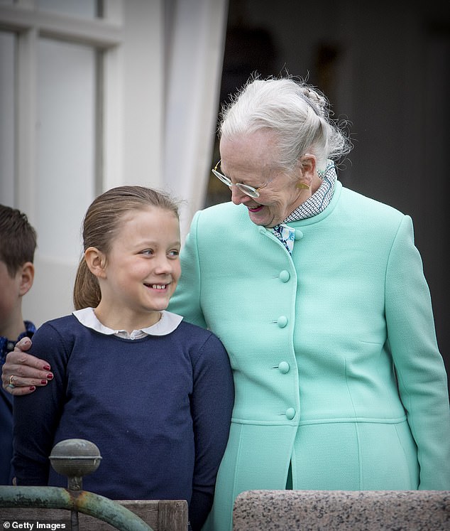 الأميرة إيزابيلا والملكة مارجريت في قصر مارسيليسبورج في 16 أبريل 2017 في آرهوس، الدنمارك