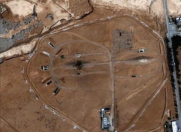 يبدو أن صور الأقمار الصناعية التي حصلت عليها إيران إنترناشيونال تظهر علامات حروق في موقع بطاريات الدفاع الجوي وأنظمة الرادار إس-300 في مطار بالقرب من أصفهان