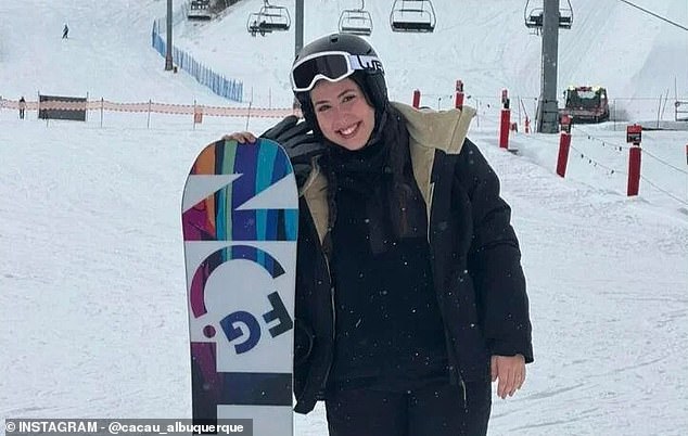 قالت مصادر مطلعة على حالة السيدة ألبوكيركي سيلادا إنها أصيبت بالتسمم الغذائي من الحساء المعلب الذي حصلت عليه أثناء المقايضة في مدينة التزلج أسبن