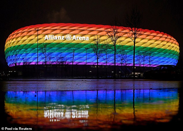 التاريخ المعني له أهمية خاصة لأنه اليوم العالمي لمكافحة رهاب المثلية (في الصورة، ملعب أليانز أرينا في ميونيخ مضاء بألوان قوس قزح دعمًا لمجتمع LGBTQIA+)