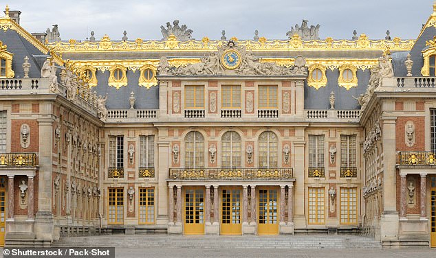 كشفت وكيلة السفر أنها أغلقت في السابق قصر فرساي لتناول العشاء (في الصورة)