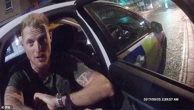 أظهرت لقطات Bodycam الصادرة عن شرطة Avon و Somerset اعتقال ستوكس في عام 2017