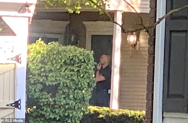 وكانت الشرطة خارج منزل كننغهام في نيوجيرسي يوم الخميس، حيث تم اكتشافه