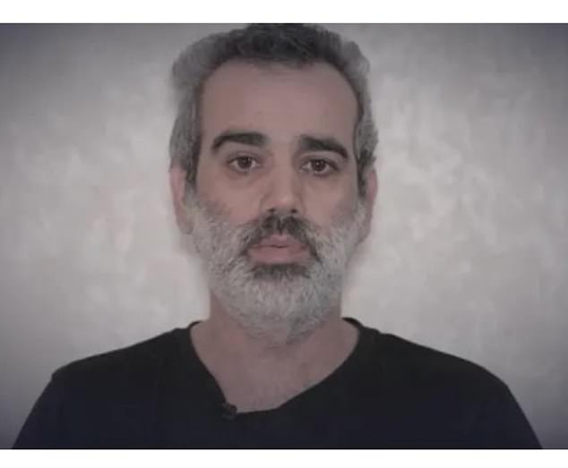 عمري ميران (في الصورة)، 46 عامًا، يظهر أيضًا في مقطع الفيديو الذي تم تحريره ومدته ثلاث دقائق، والذي يرى أن الزوجين يدعوان إلى صفقة رهائن بين حماس وإسرائيل