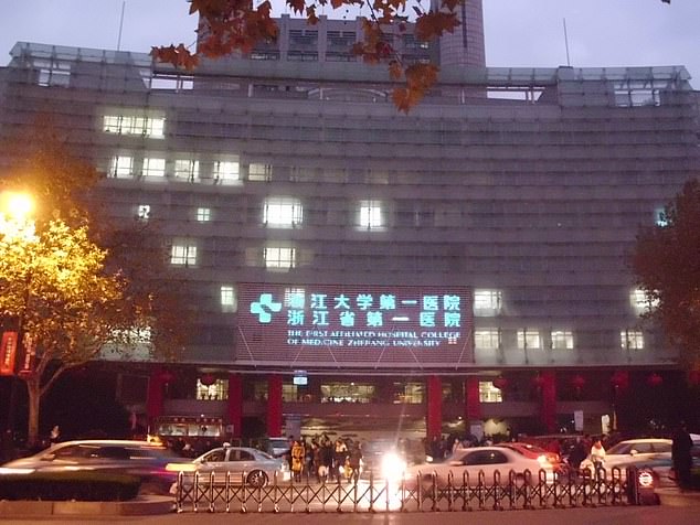 خلص أطباء الأعصاب في مستشفى جامعة تشجيانغ في هانغتشو، الصين (في الصورة) إلى أن الاستلقاء تحت البطانيات الموزونة يؤدي إلى نوم أفضل وتقليل حالات الألم المزمن.