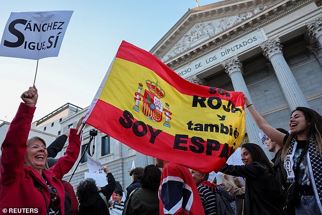 مسيرة شعبية لإظهار الدعم لرئيس الوزراء الإسباني بيدرو سانشيز، في مدريد، إسبانيا، 28 أبريل