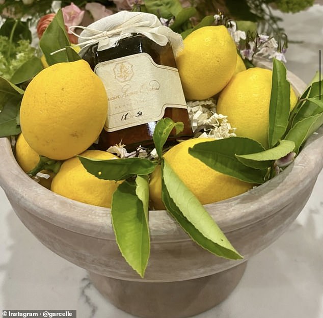 قامت غارسيل بوفيه بتعبئة الجرة رقم 15 لنفسها وقامت بتحميل صورة للمربى على مجموعة من حبات الليمون الصفراء النابضة بالحياة.