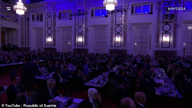 اجتمع قادة مدنيون وعسكريون وتكنولوجيون من أكثر من 100 دولة يوم الاثنين في فيينا (أعلاه) في محاولة لمنع 