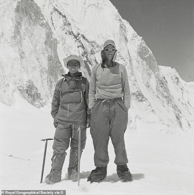لا يزال السير إدموند هيلاري وشيربا تينزينج نورجاي يُنسب إليهما الفضل في كونهما أول متسلقين يصلان إلى قمة جبل الهيمالايا في رحلتهما عام 1953.