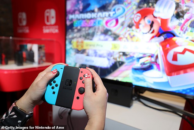 تم إصدار الجيل الأول من Nintendo Switch في عام 2017، وبعد أن بلغت ذروتها في عام 2021، تضاءلت المبيعات الآن.  لقد كانت لعبة Mario Kart من أكثر الألعاب مبيعًا