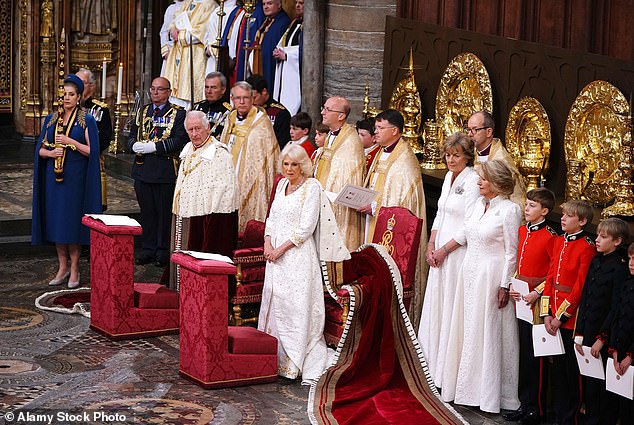 الملك تشارلز الثالث والملكة كاميلا خلال حفل تتويجهما في كنيسة وستمنستر