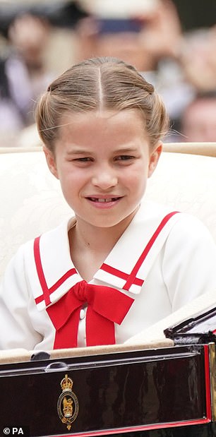 ارتدت شارلوت فستانًا بحريًا خلال حفل Trooping the Color لعام 2023 في Horse Guards Parade