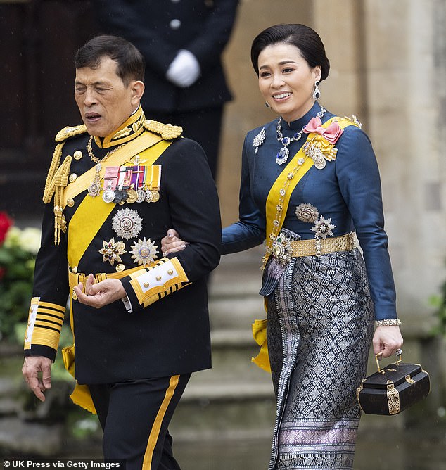 تم تصوير الملك فاجيرالونجكورن والملكة سوثيدا ملكة تايلاند في حفل التتويج